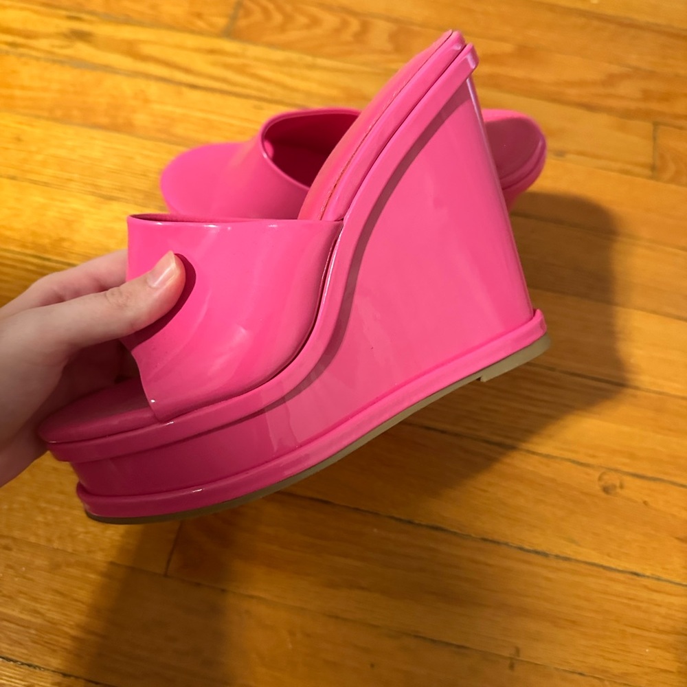 Pink heels - Picture 2 of 3